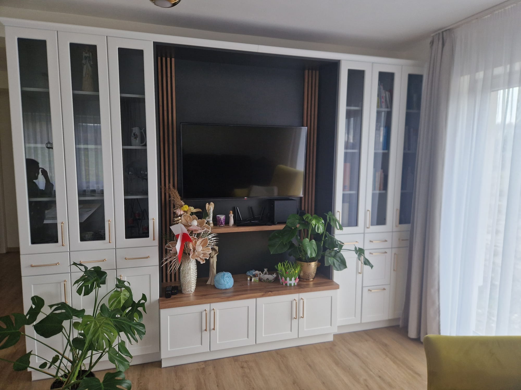 Meble do salonu na wymiar – realizacja Delta Meble (3)